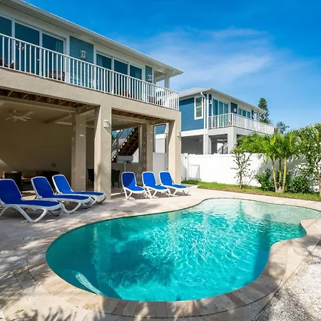 8Br Oasis: 2 Homes, Pools, Walk To Beach, Fam Fun